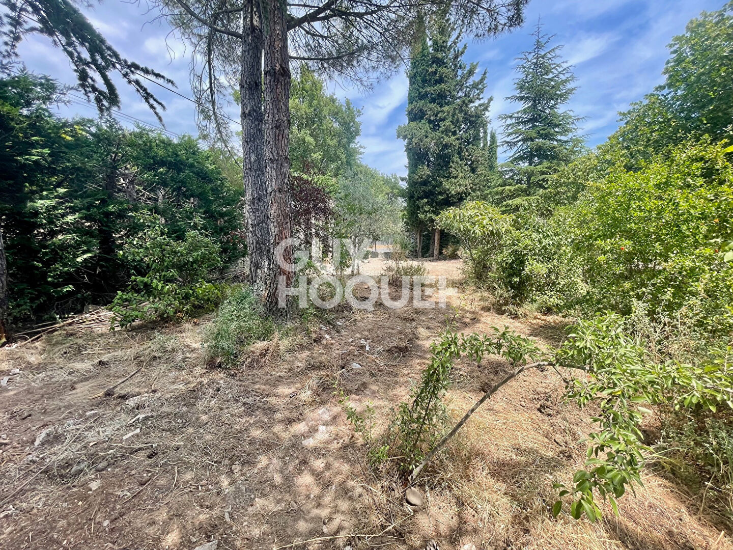 Terrain de 500 m² à GREASQUE (13850), environnement calme