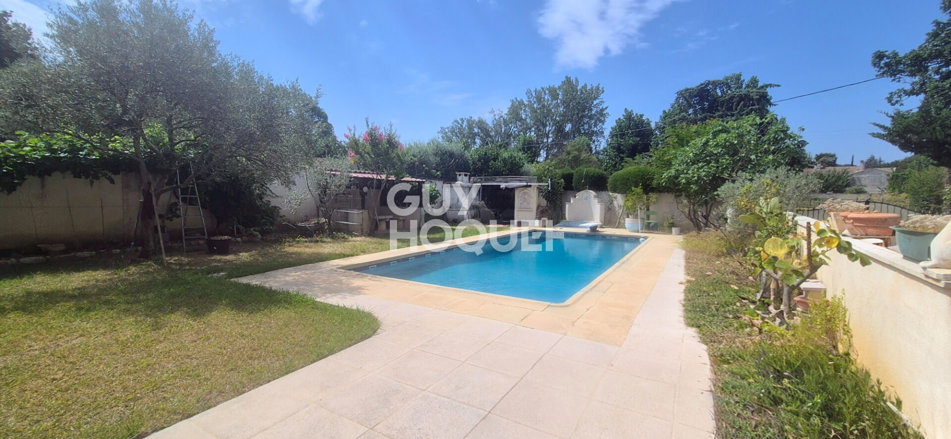 A Bouc Bel Air , maison de 219 m2 sur terrain de 820 m2 avec piscine