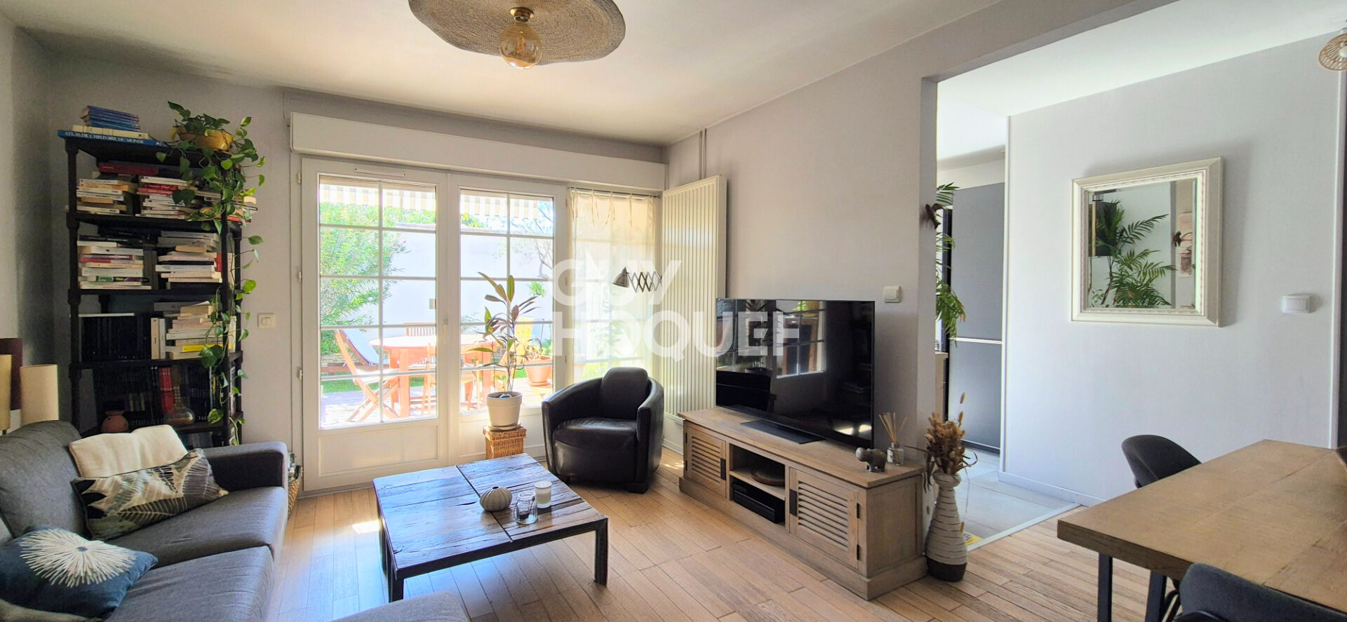 A Calas, maison de plain pied au calme et sans vis à vis, proche commerces  et école