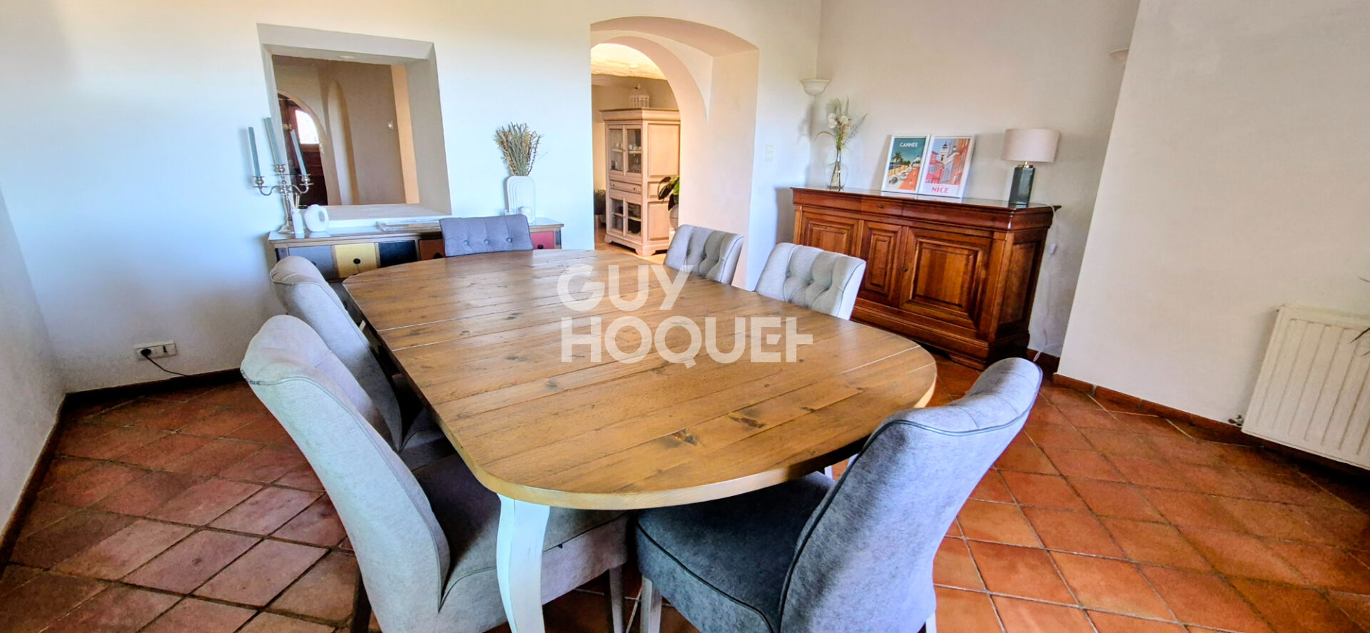 Demeure en pierres de 200 m2 env avec vue panoramique sur le pays d'Aix, extérieur et double garage