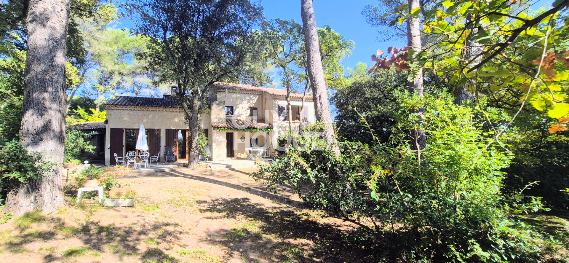 Maison Bouc Bel Air 7 pièces 178 m2 env sur une parcelle de 2068 m2.