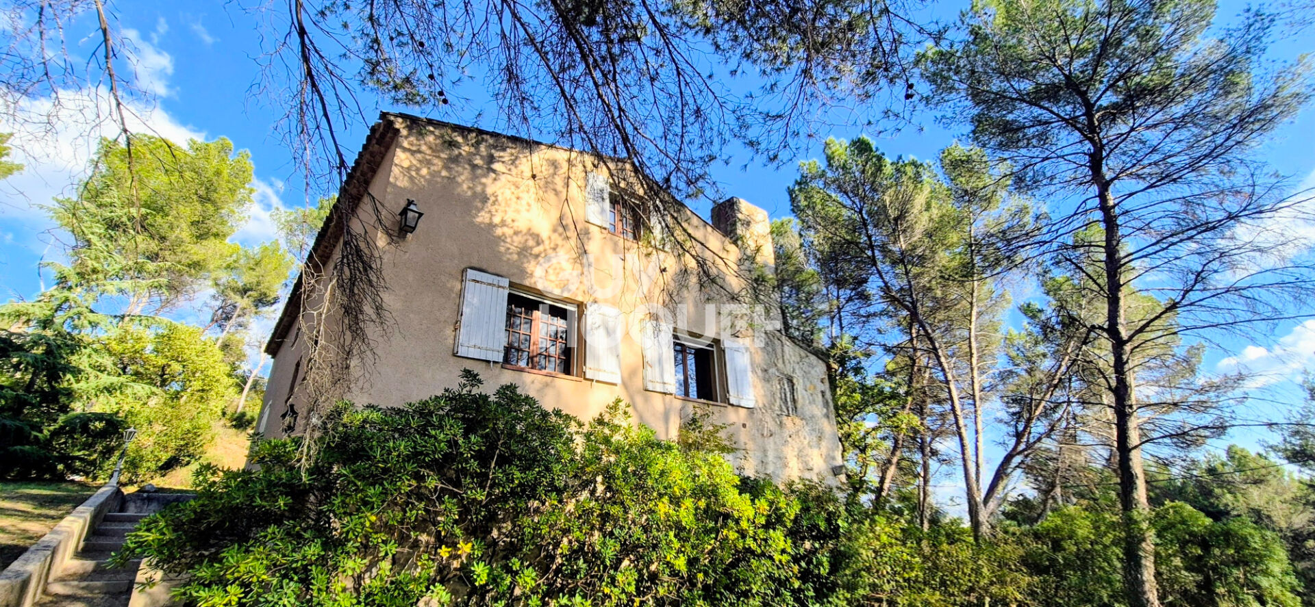 Aix En Provence- 13090-Maison familiale de type 6 pièces sur parcelle de 5866 m2