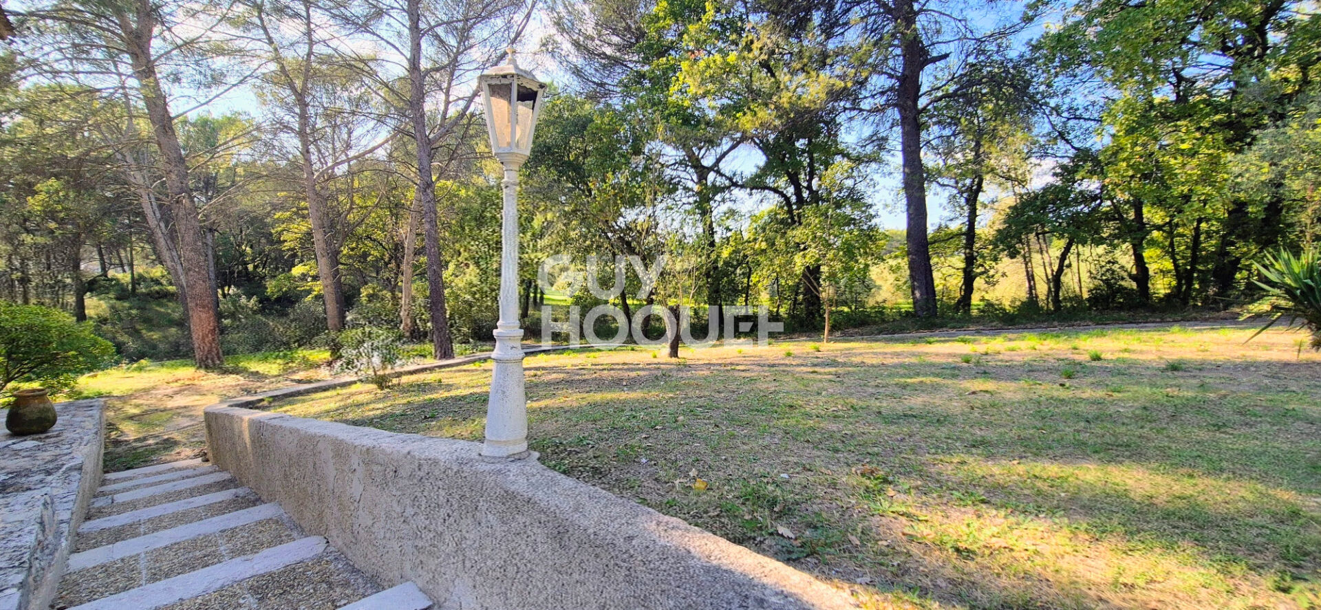 Aix En Provence- 13090-Maison familiale de type 6 pièces sur parcelle de 5866 m2