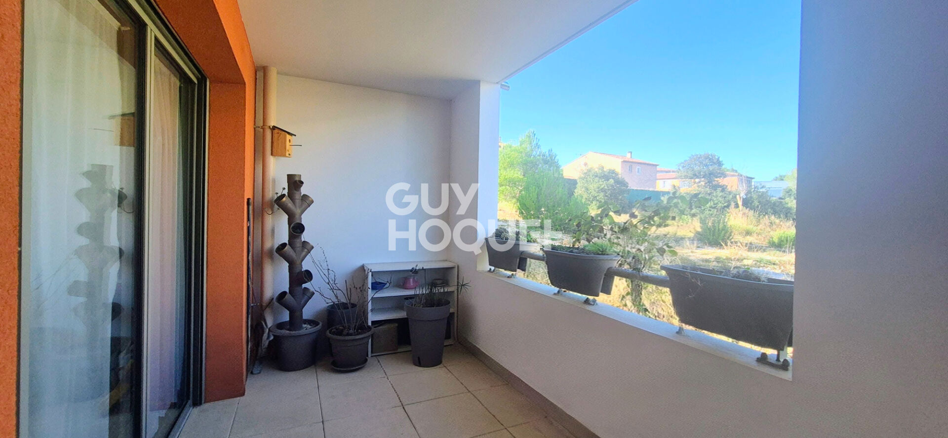 Aix-en-Provence , bel appartement de Type 3 offrant 63 m² (2015) ascenseur, terrasse 17 m², parking.