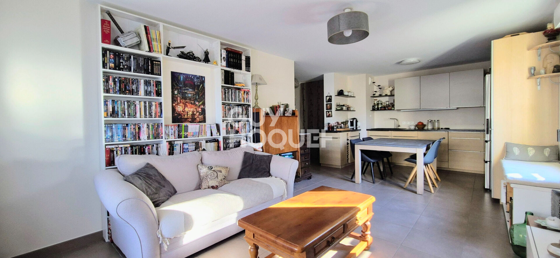 Aix-en-Provence , bel appartement de Type 3 offrant 63 m² (2015) ascenseur, terrasse 17 m², parking.