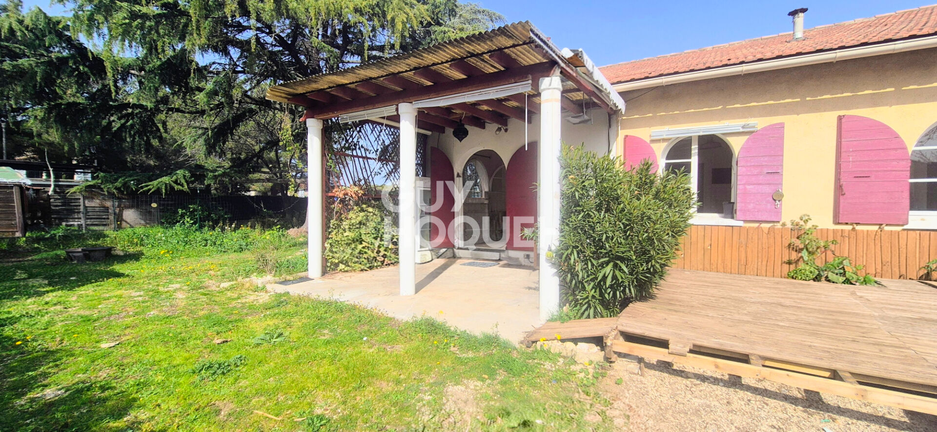 A Bouc Bel Air, centre ville,  Maison de plain pied de 4 pièces, 100 m2 habitables sur une parcelle de de 934 m2