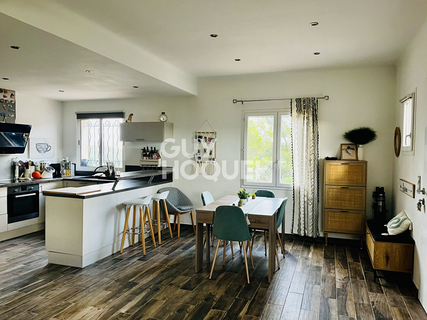 A Bouc Bel Air , Haut de villa de 4 pièces de 90 m2 env. avec terrasse et jardin