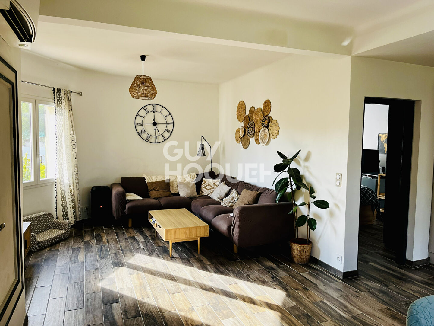 A Bouc Bel Air , Haut de villa de 4 pièces de 90 m2 env. avec terrasse et jardin