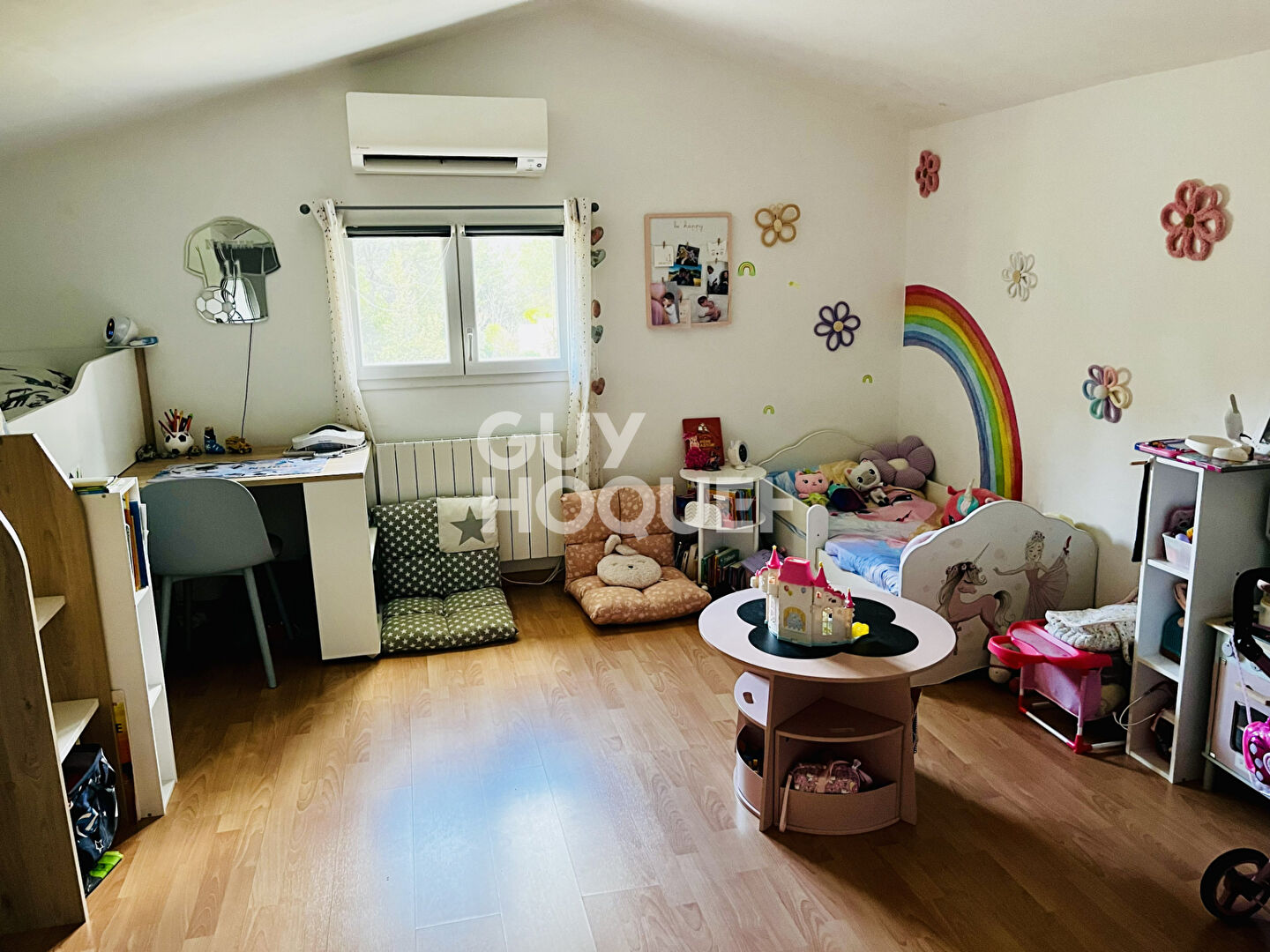 A Bouc Bel Air , Haut de villa de 4 pièces de 90 m2 env. avec terrasse et jardin