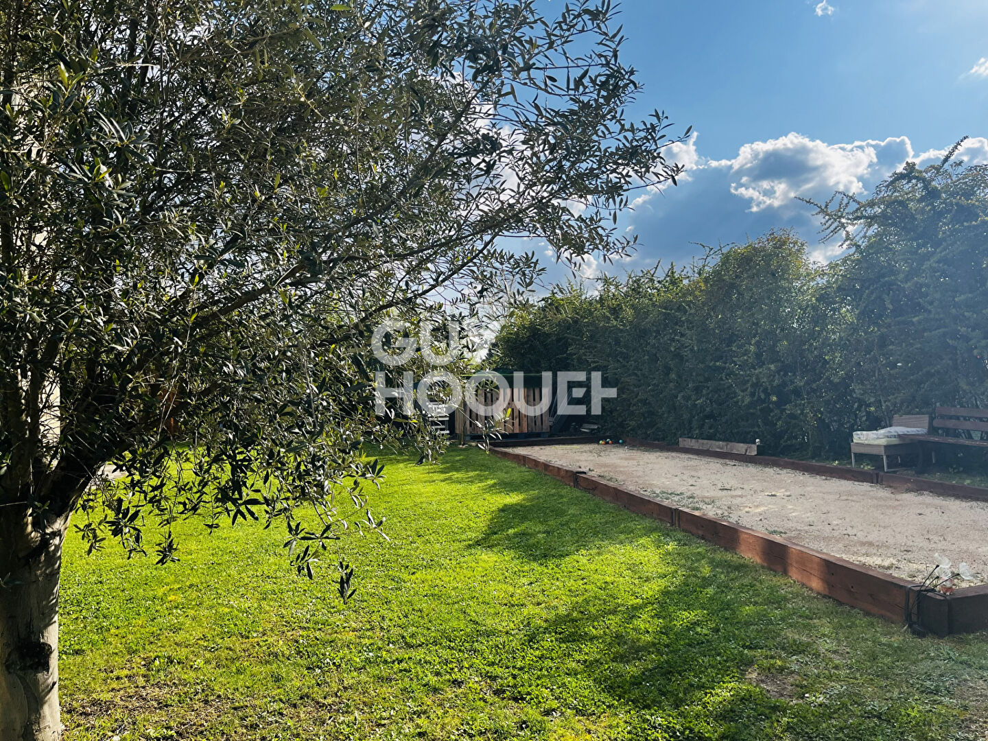 A Bouc Bel Air , Haut de villa de 4 pièces de 90 m2 env. avec terrasse et jardin
