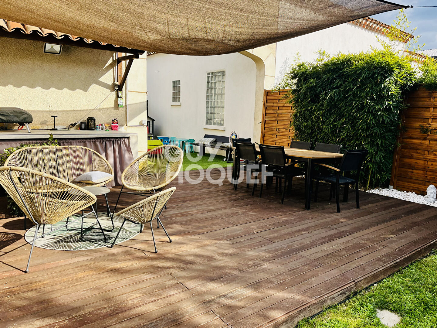 A Bouc Bel Air , Haut de villa de 4 pièces de 90 m2 env. avec terrasse et jardin