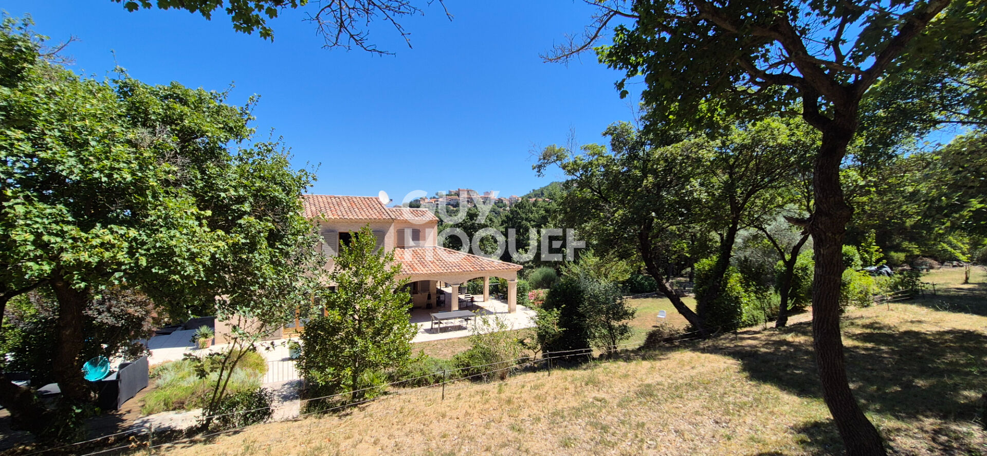 Mimet, Propriété de 267 m2 env sur terraIn de 4.124 m2 avec piscine