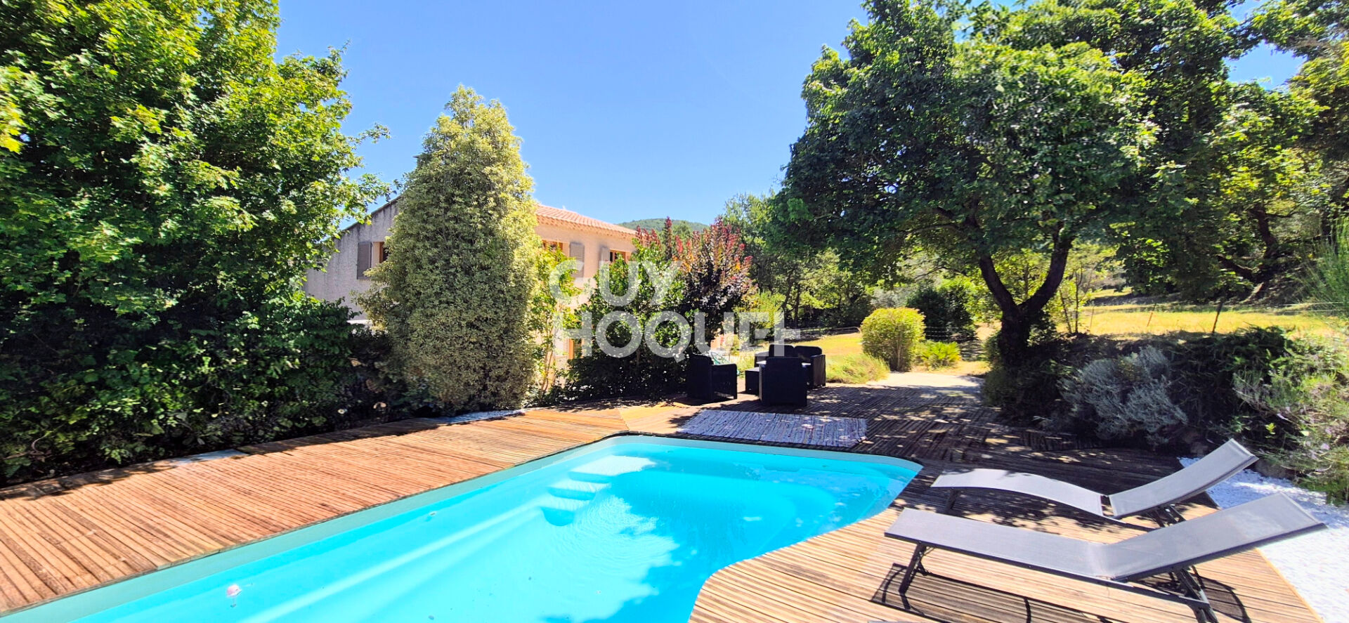 Mimet, Propriété de 267 m2 env sur terraIn de 4.124 m2 avec piscine