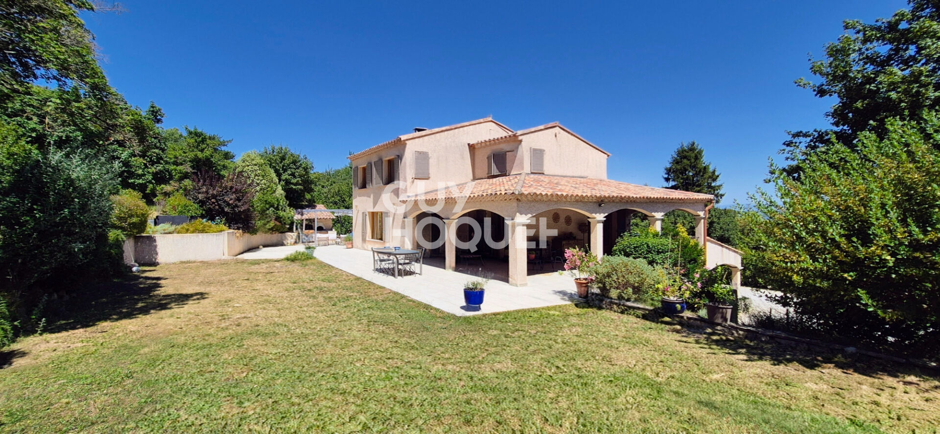 Mimet, Propriété de 267 m2 env sur terraIn de 4.124 m2 avec piscine