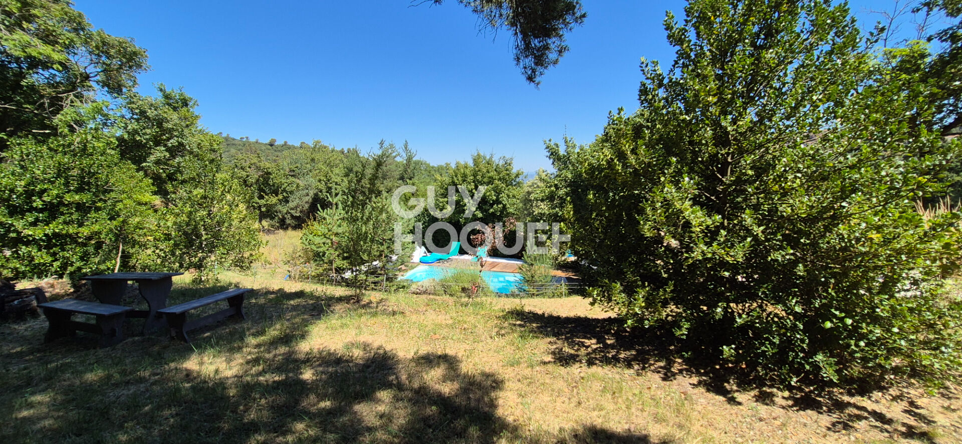 Mimet, Propriété de 267 m2 env sur terraIn de 4.124 m2 avec piscine