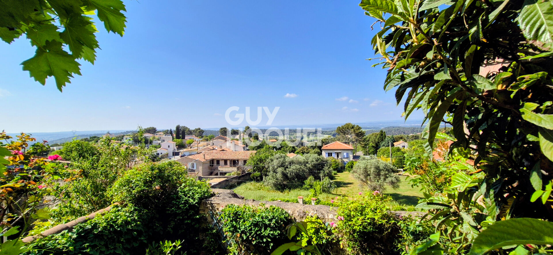 BOUC BEL AIR VILLAGE - MAISON DE CARACTÈRE DE TYPE 5 PIÈCES  AVEC TERRASSE, JARDIN, VUE ET STATIONNEMENT SÉCURISÉ