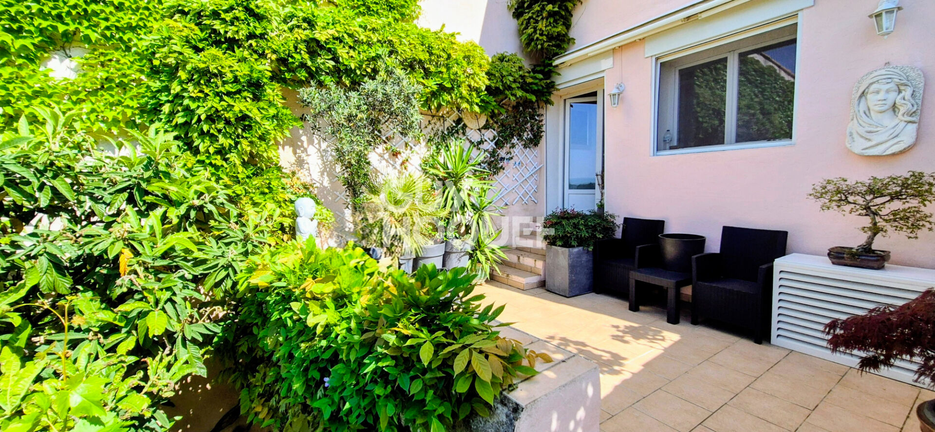 BOUC BEL AIR VILLAGE - MAISON DE CARACTÈRE DE TYPE 5 PIÈCES  AVEC TERRASSE, JARDIN, VUE ET STATIONNEMENT SÉCURISÉ