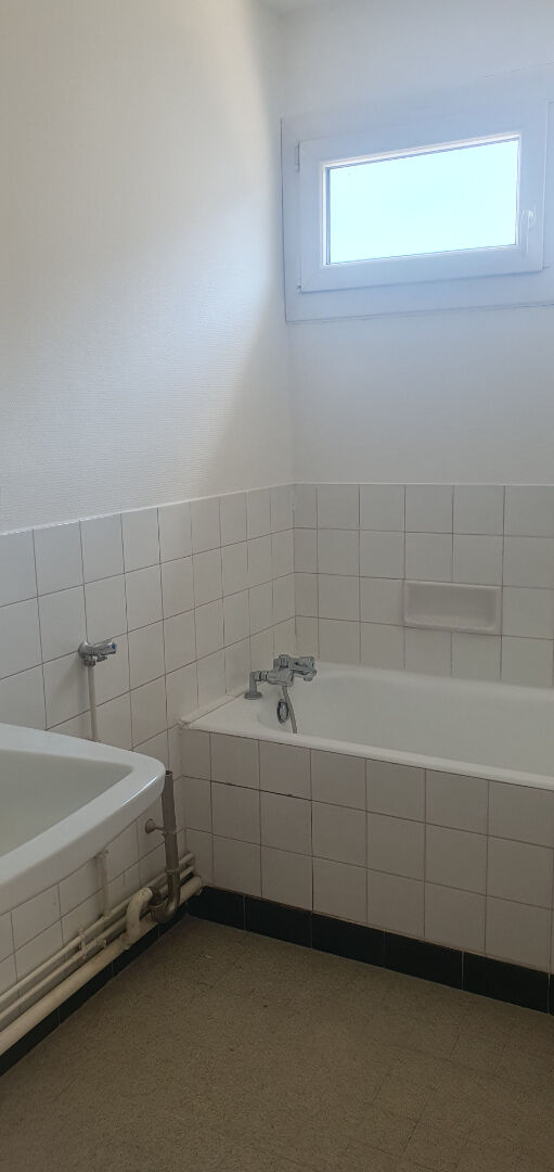 Appartement Bourg En Bresse 4 pièces 81.08 m2 +  Cave