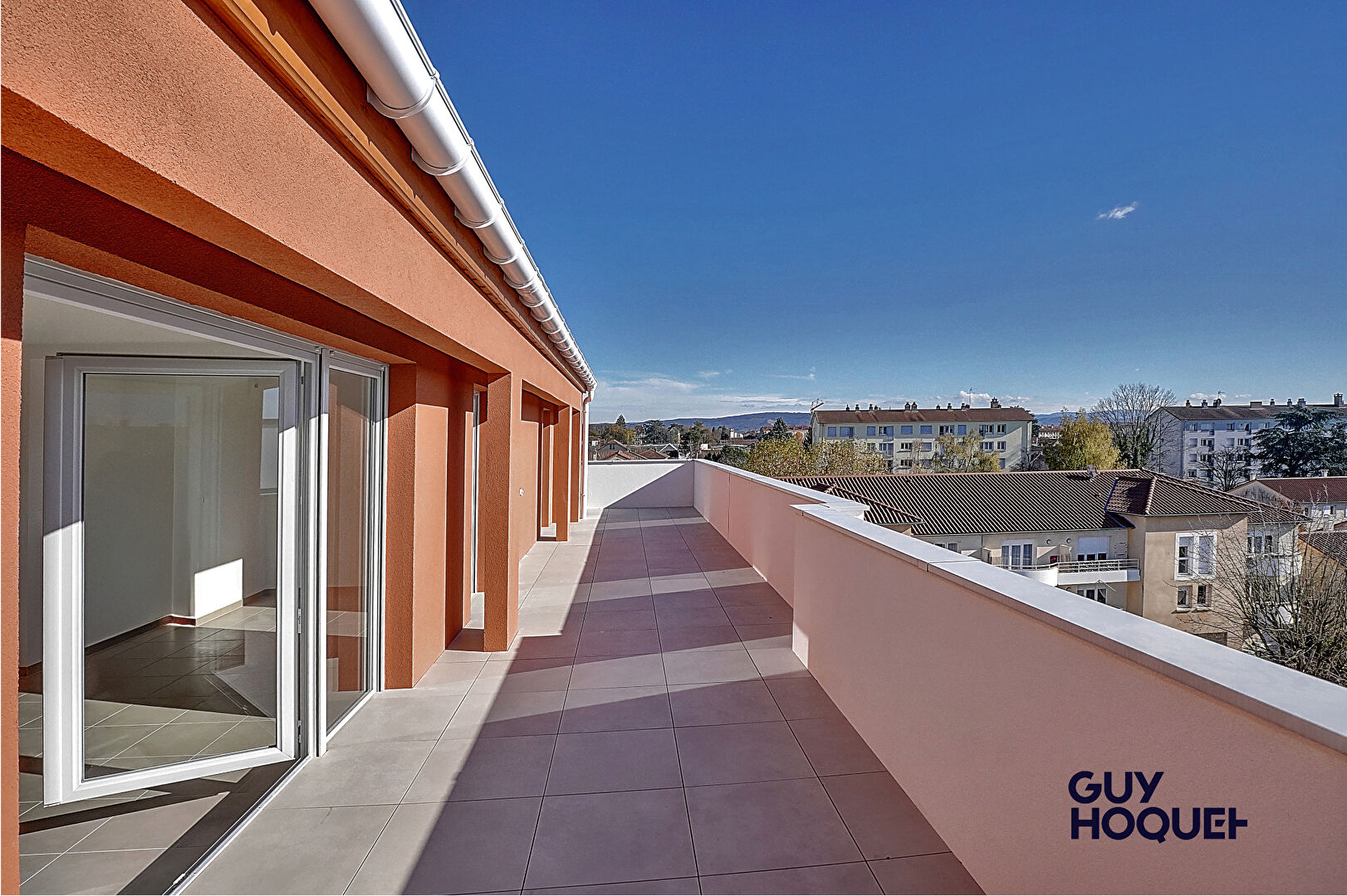 Appartement  en attique 4 pièces de 91 m²  avec double garage