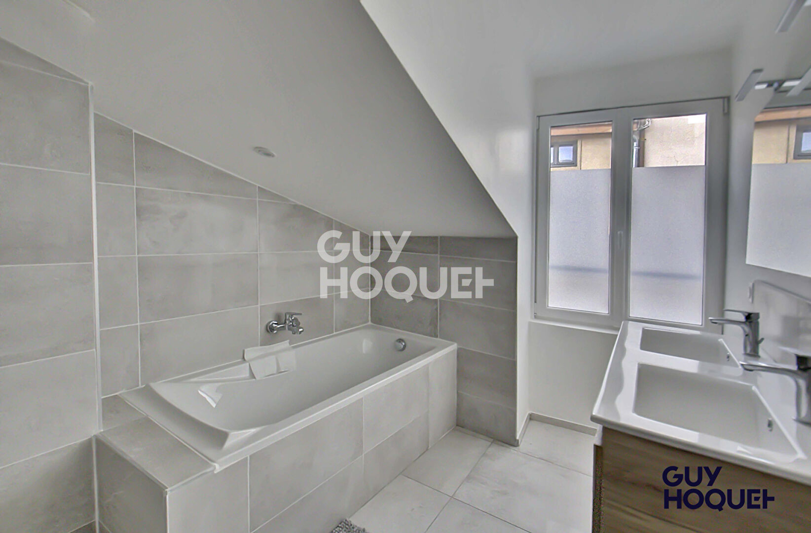 Appartement Bourg En Bresse 4 pièce(s) 87 m2 Carrez, 110 m2 au sol