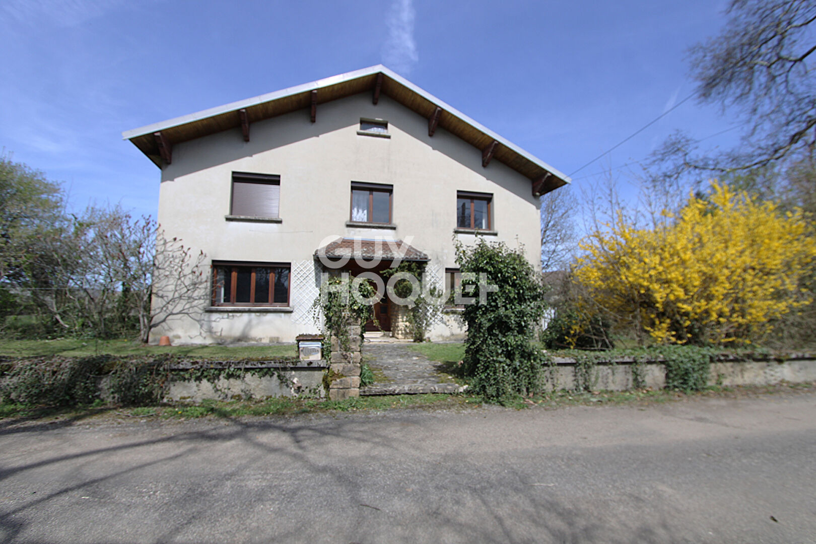 Deux grandes maisons mitoyennes
