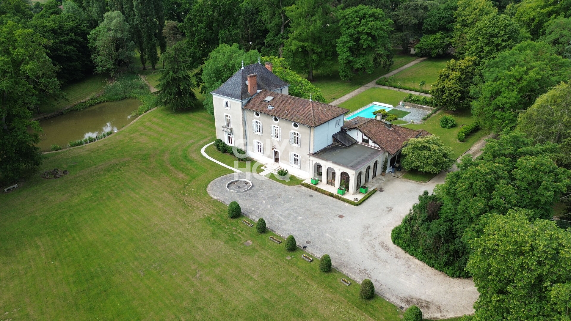 Demeure de Prestige à Bourg en Bresse- Un Bijou Historique à Saisir !