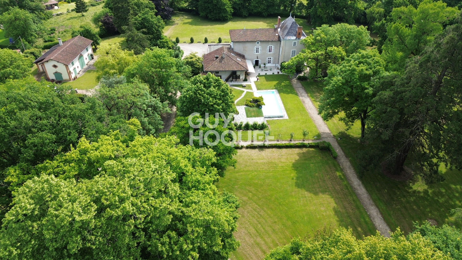 Demeure de Prestige à Bourg en Bresse- Un Bijou Historique à Saisir !