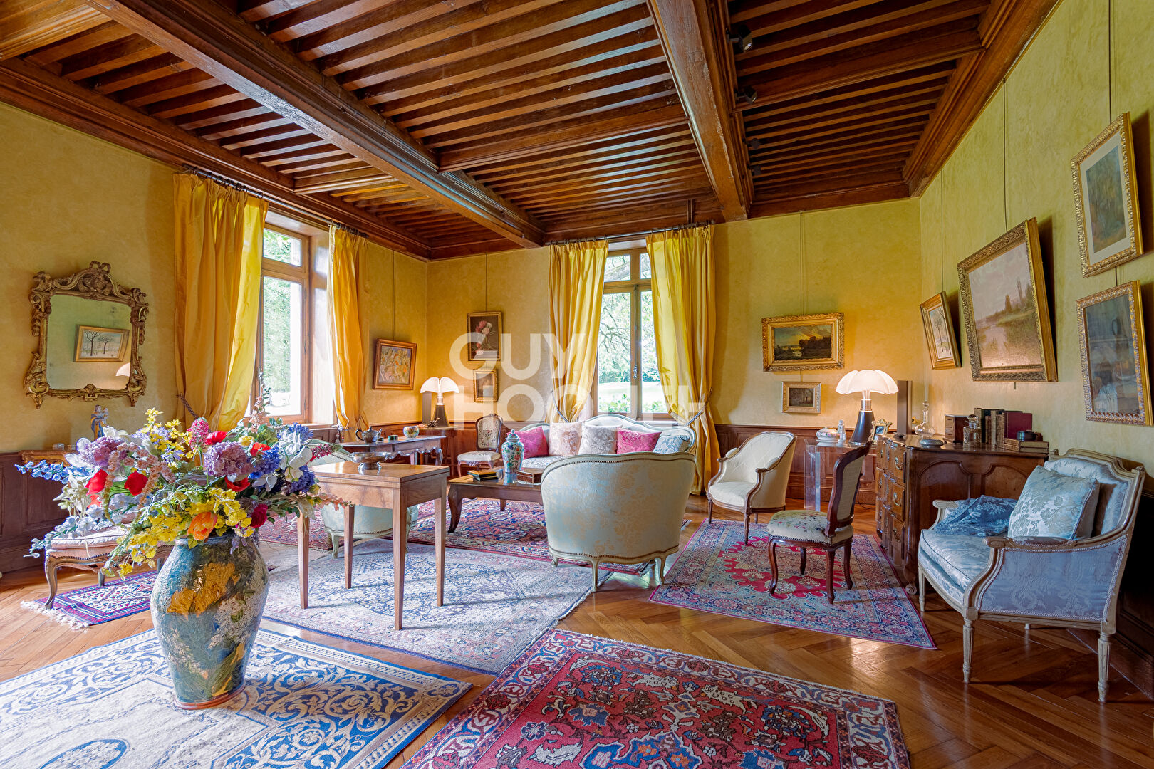 Demeure de Prestige à Bourg en Bresse- Un Bijou Historique à Saisir !