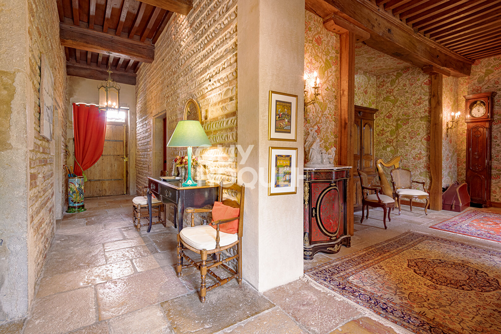 Demeure de Prestige à Bourg en Bresse- Un Bijou Historique à Saisir !