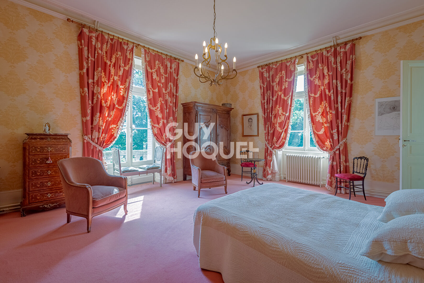 Demeure de Prestige à Bourg en Bresse- Un Bijou Historique à Saisir !