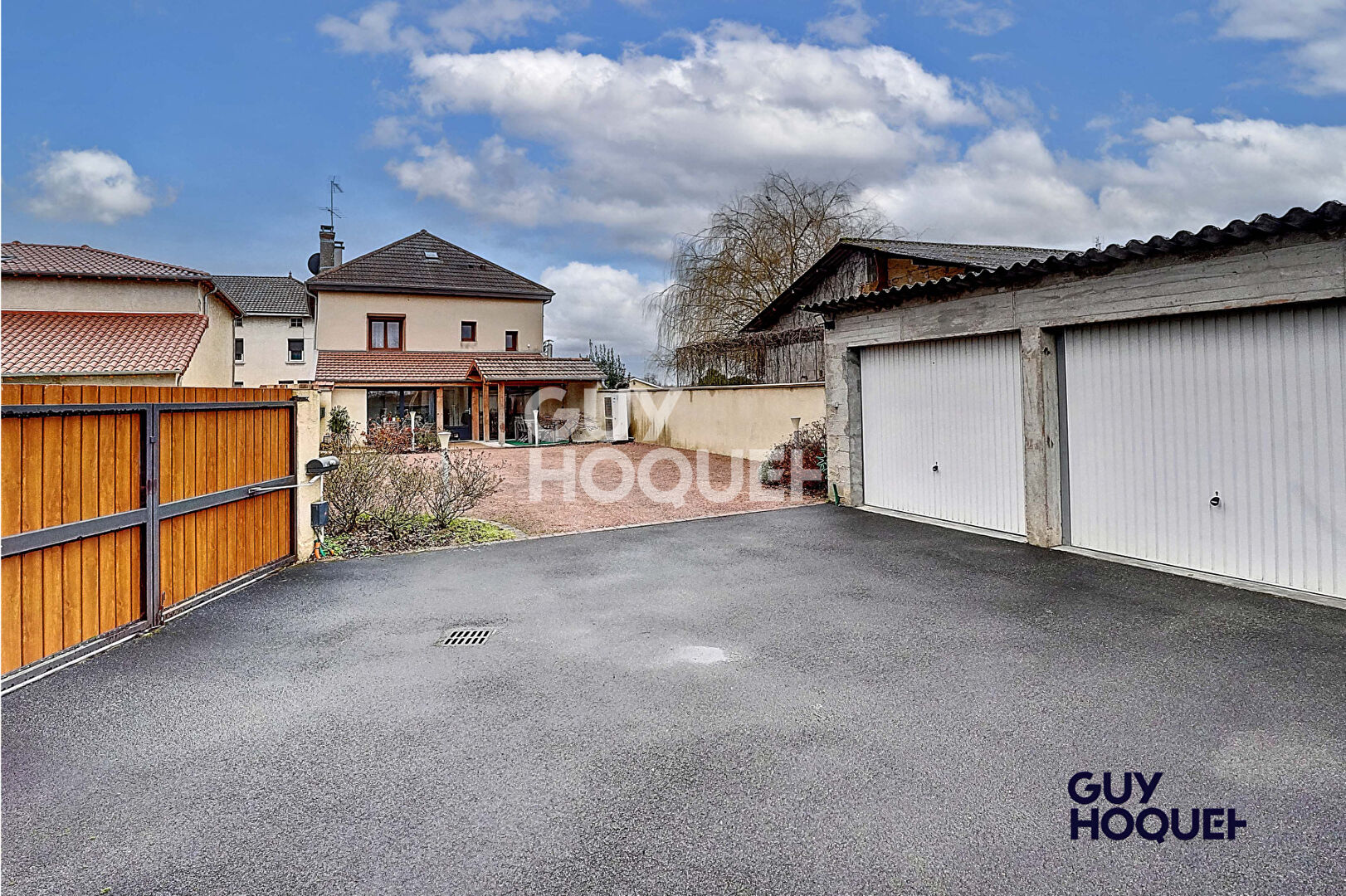 Maison à vendre à Confrançon - 4 pièces avec piscine et garage double