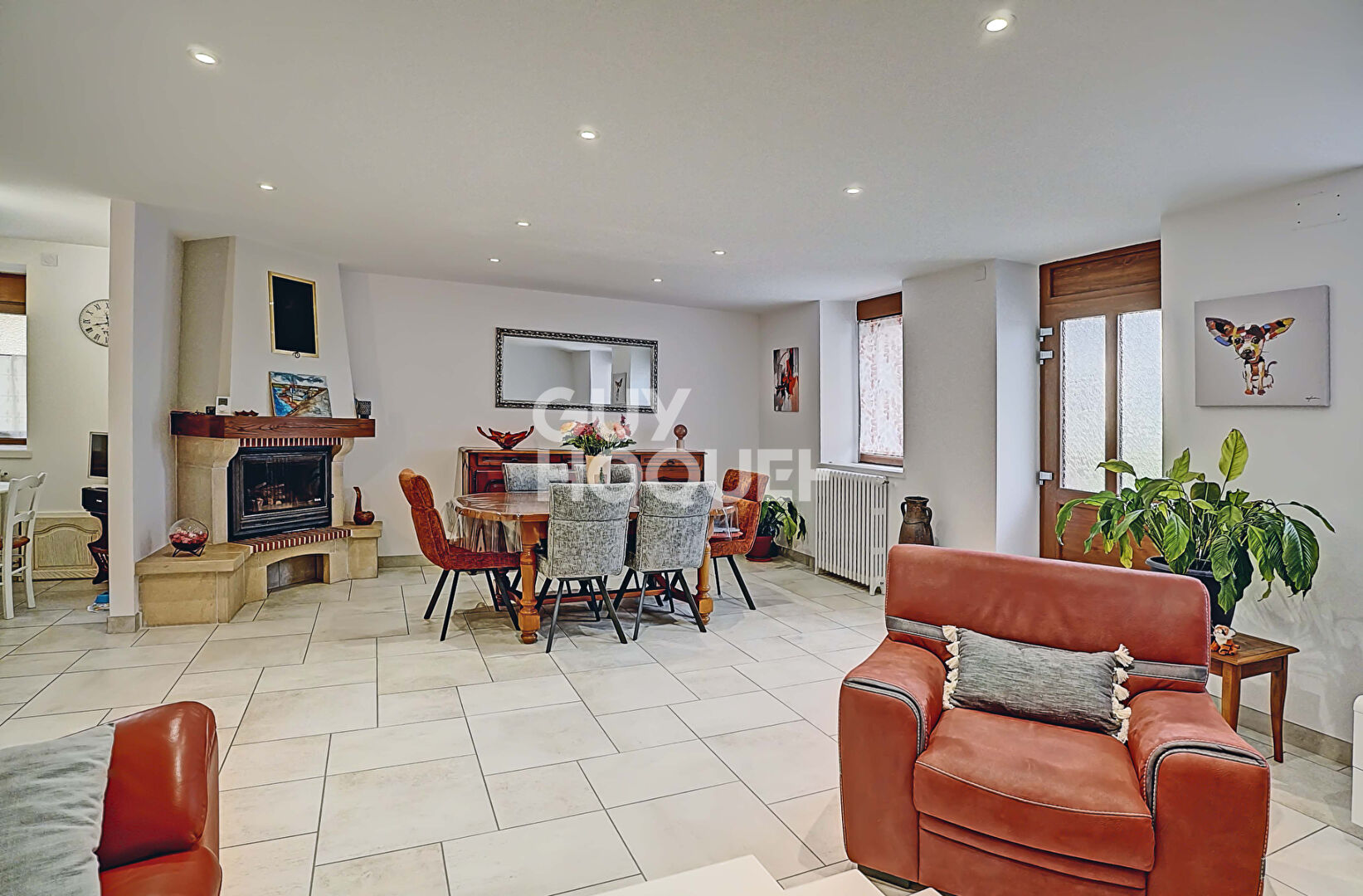 Maison à vendre à Confrançon - 4 pièces avec piscine et garage double