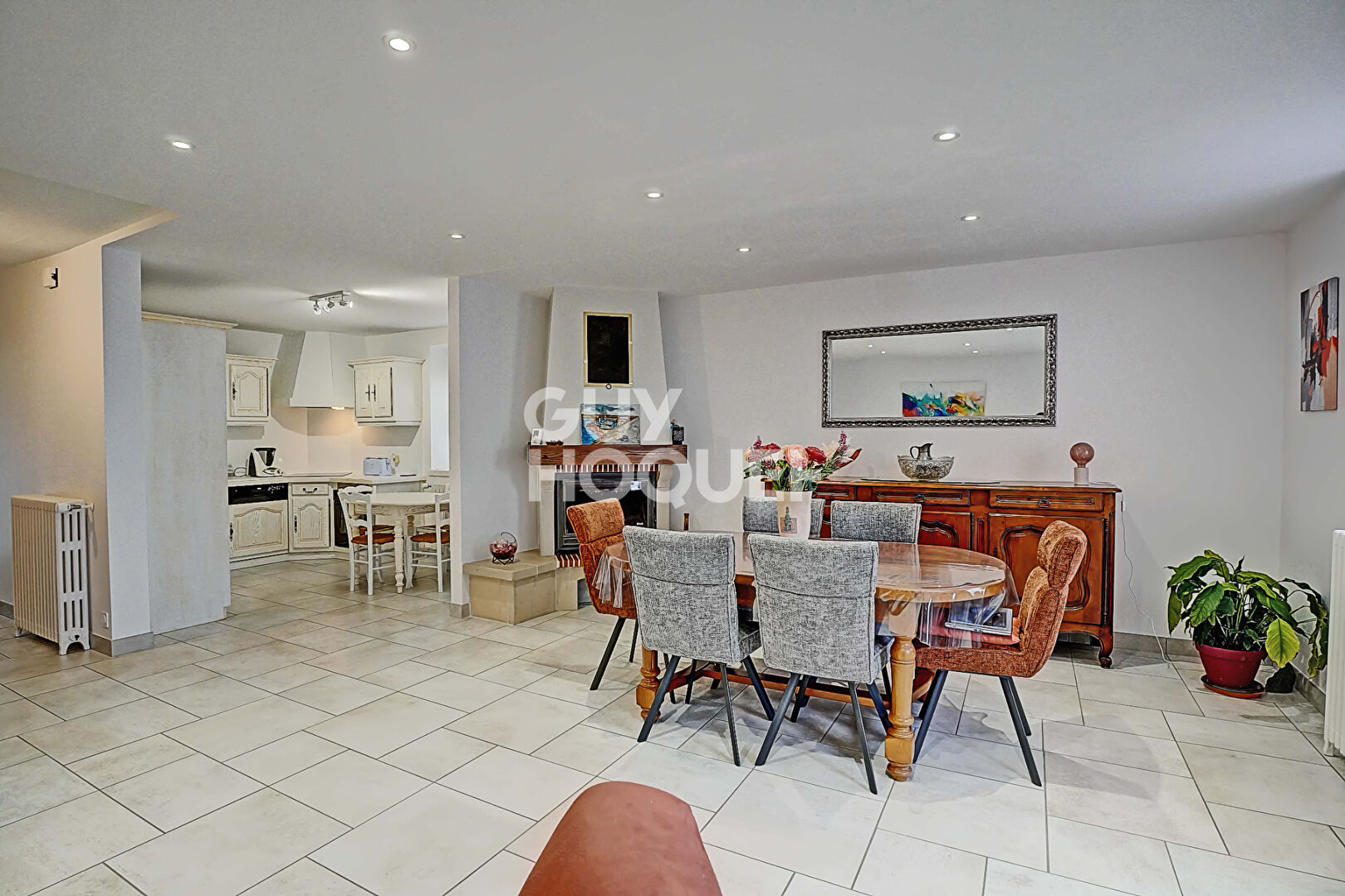 Maison à vendre à Confrançon - 4 pièces avec piscine et garage double