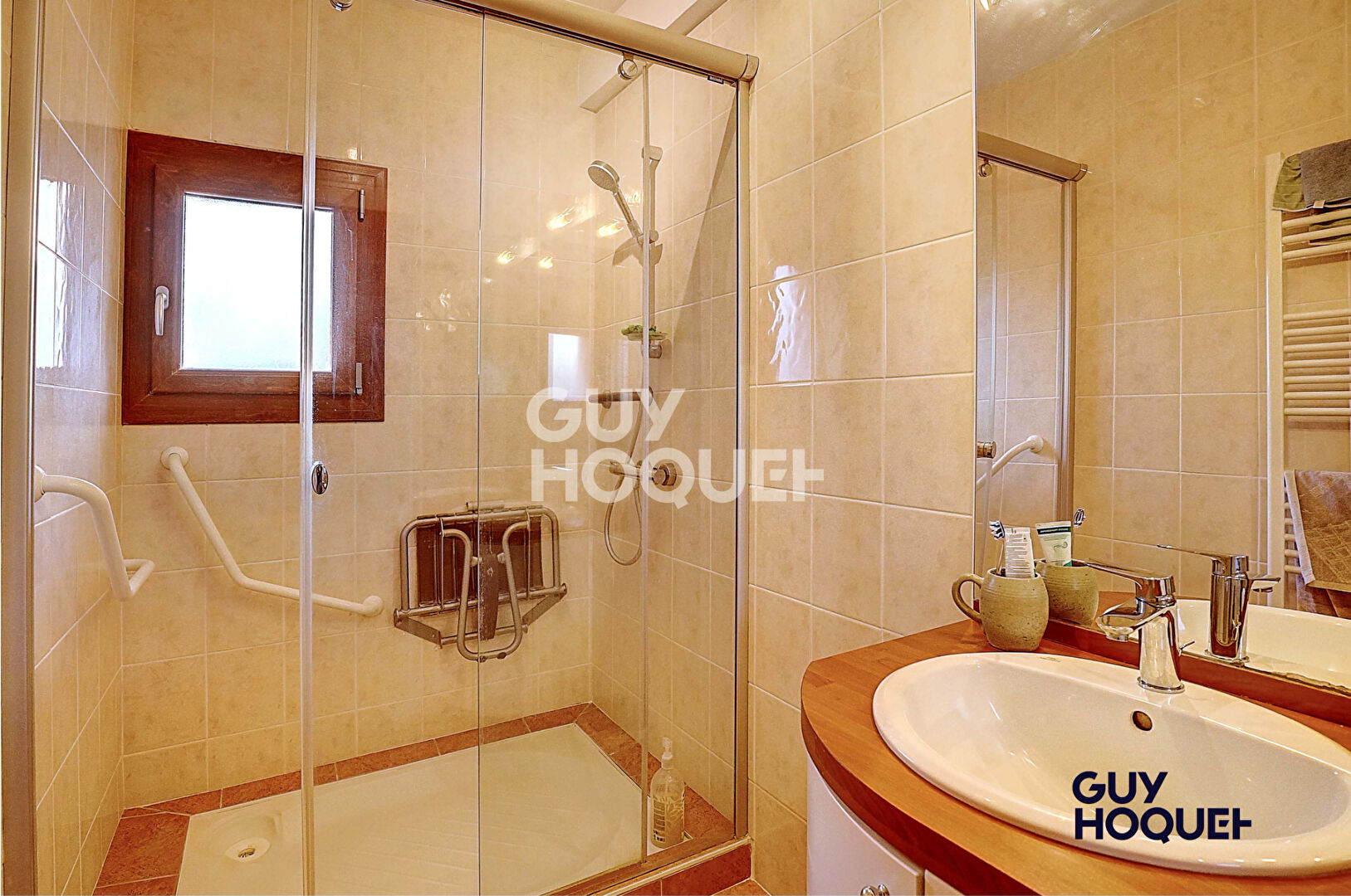 Maison à vendre à Confrançon - 4 pièces avec piscine et garage double