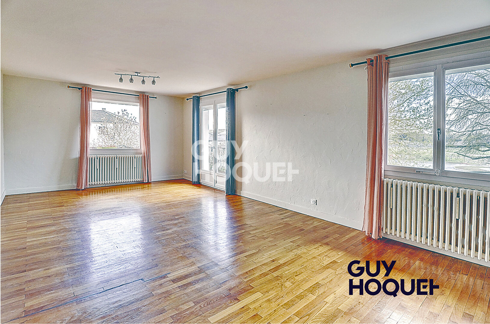 Maison Peronnas 6 pièce(s) 212 m2  sur  930 m² terrain