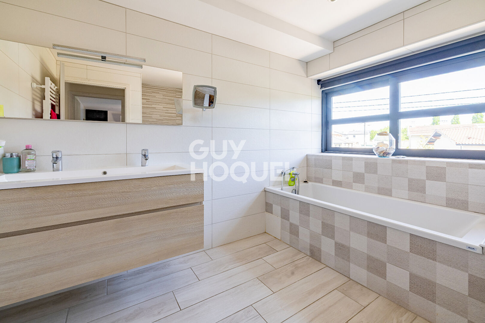 Maison Bourg En Bresse 5 pièce(s) 150 m2 piscine et salle de sport