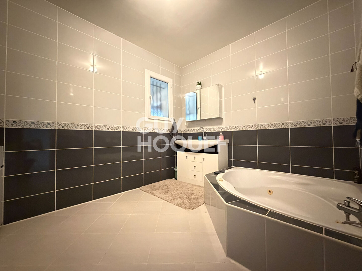 EXCLUSIVITÉ - BOURGES