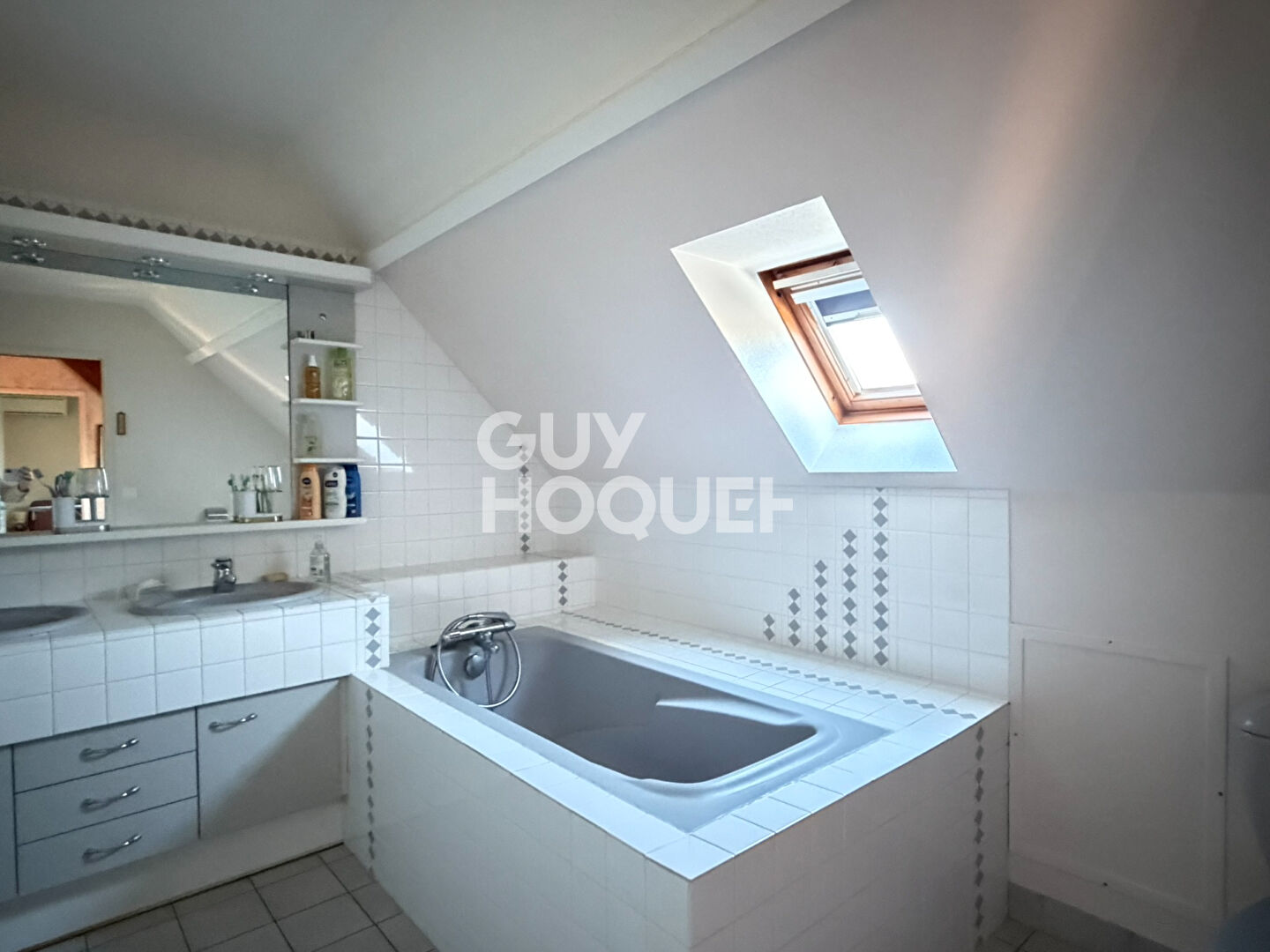 EXCLUSIVITÉ - BOURGES