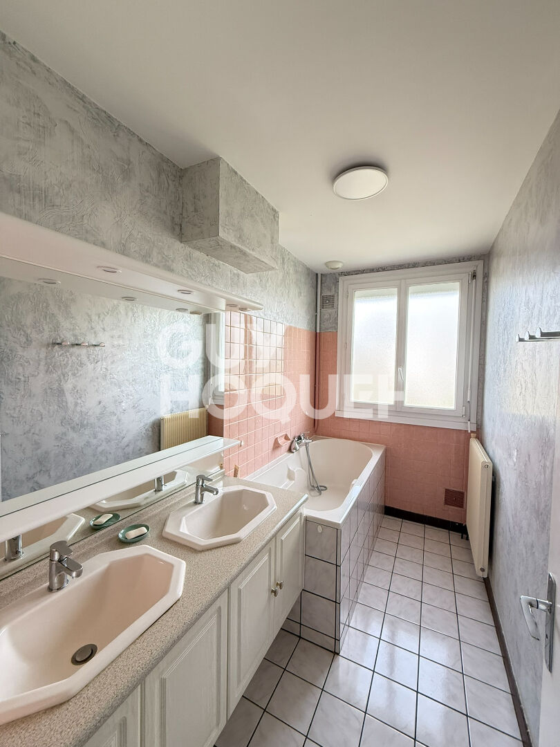 BOURGES - Quartier Hôpital au calme dans une impasse