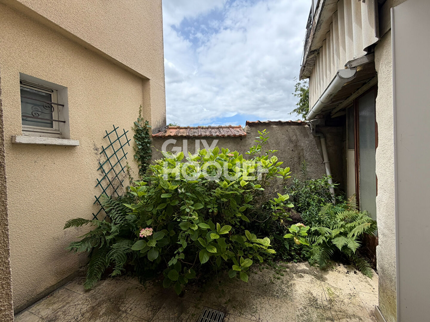 BOURGES  - QUARTIER BAFFIER MAISON AVEC GARAGE
