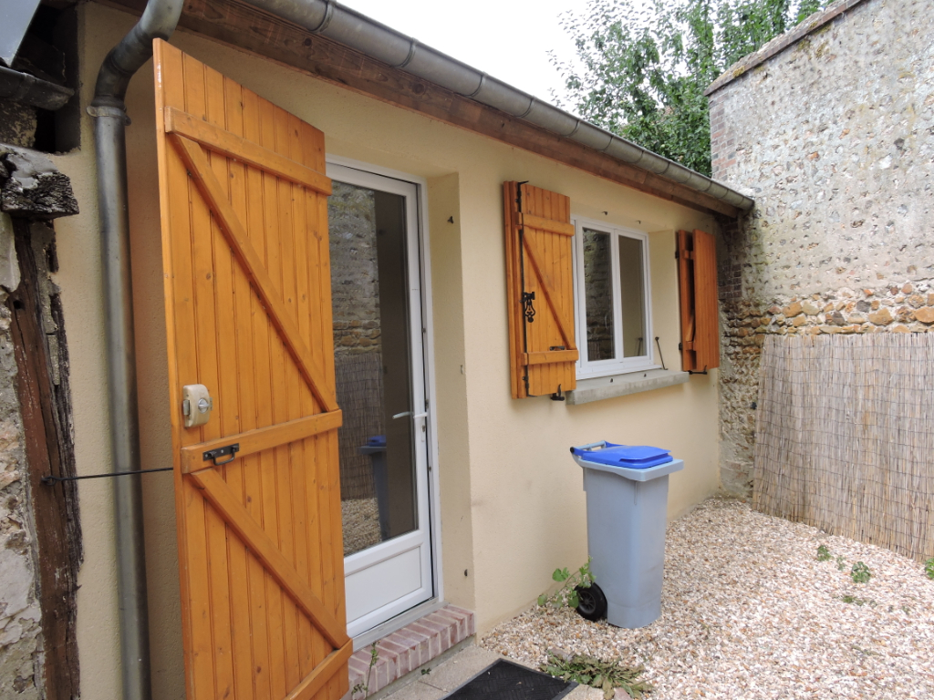 APPARTEMENT F2 - BRETEUIL CENTRE