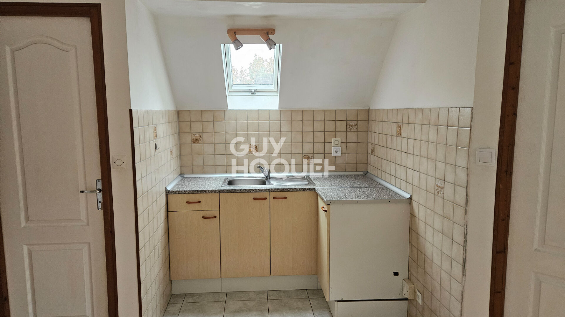 APPARTEMENT F2 - BRETEUIL CENTRE