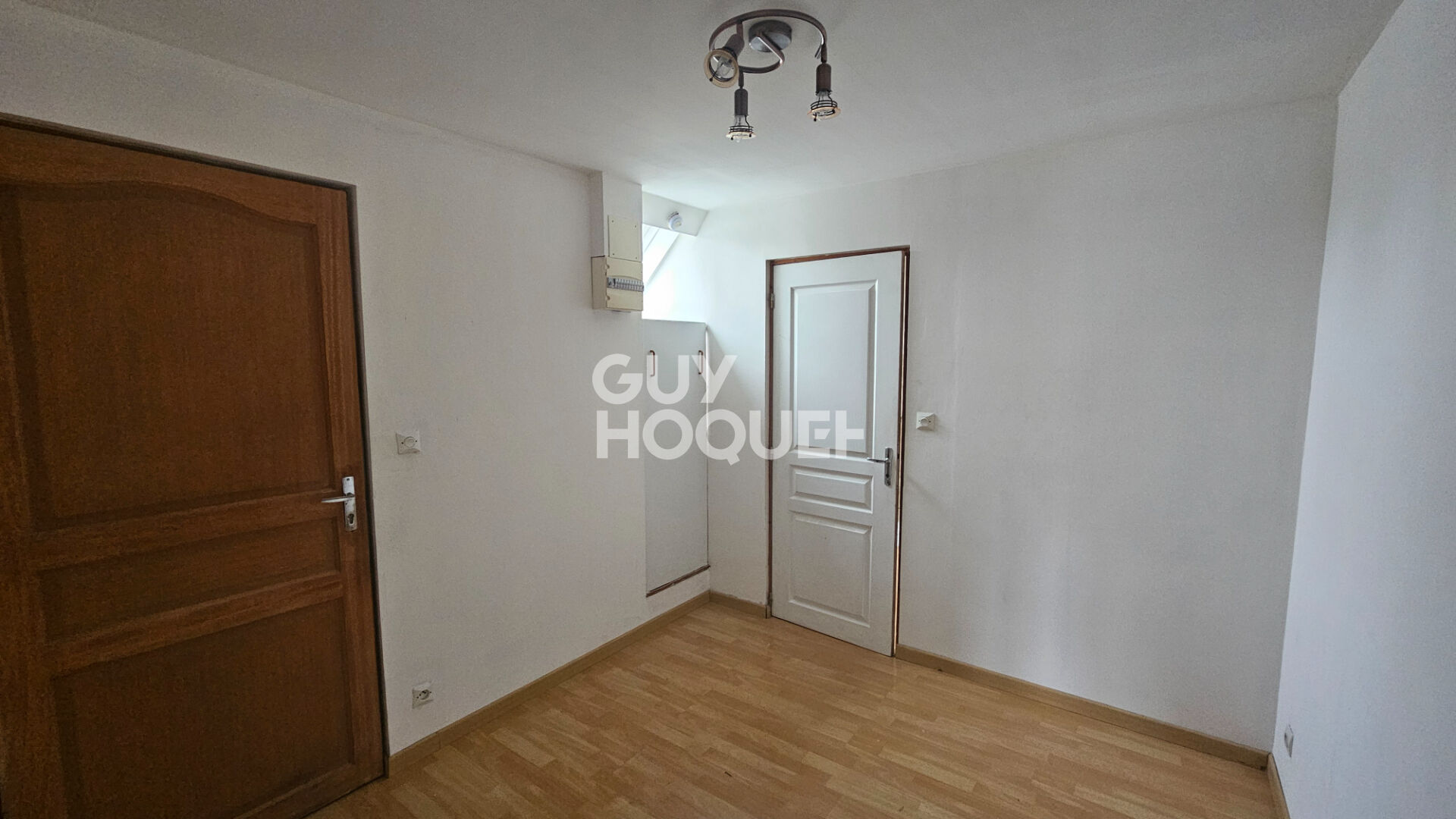 APPARTEMENT F2 - BRETEUIL CENTRE