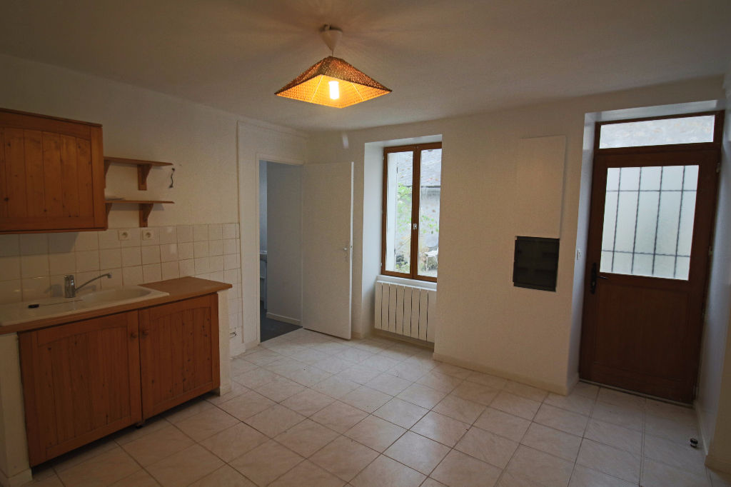 A Bruyères Le Chatel Appartement 2 pièces rénové