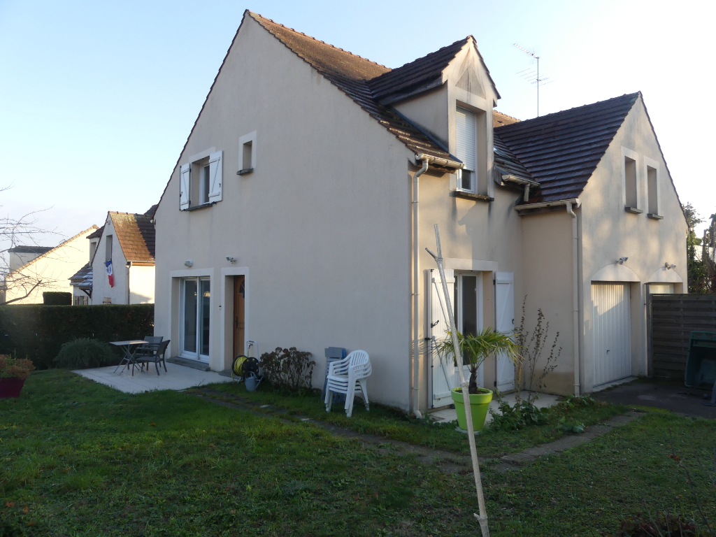 Maison d'une surface habitable de 85 m² à vendre à BRUYERES LE CHATEL (91680).