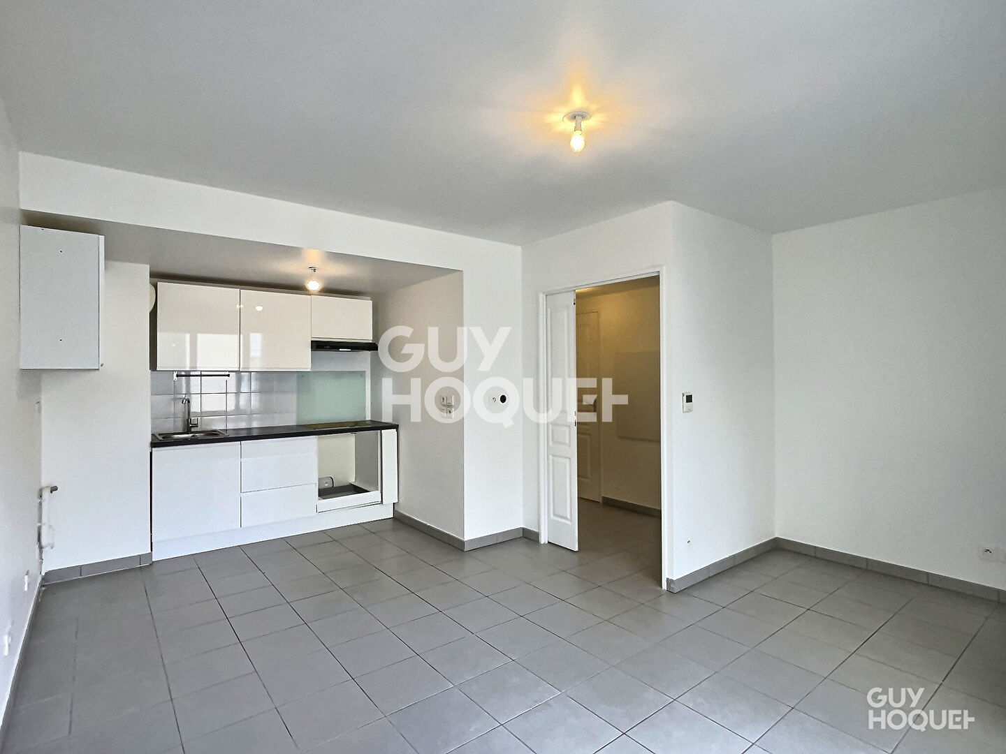 Secteur Carré de Soie | T2 récent avec grand balcon et garage