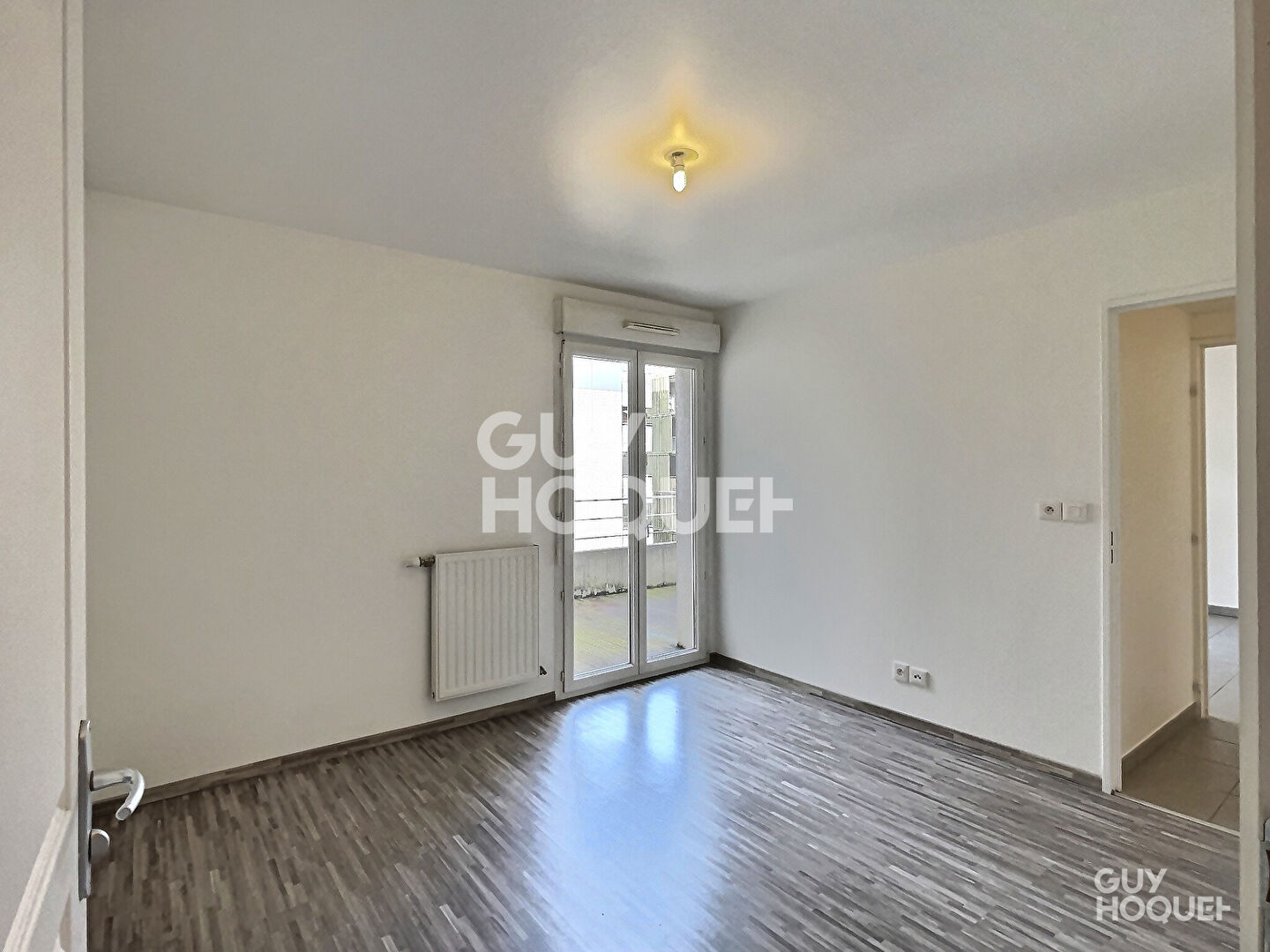 Secteur Carré de Soie | T2 récent avec grand balcon et garage