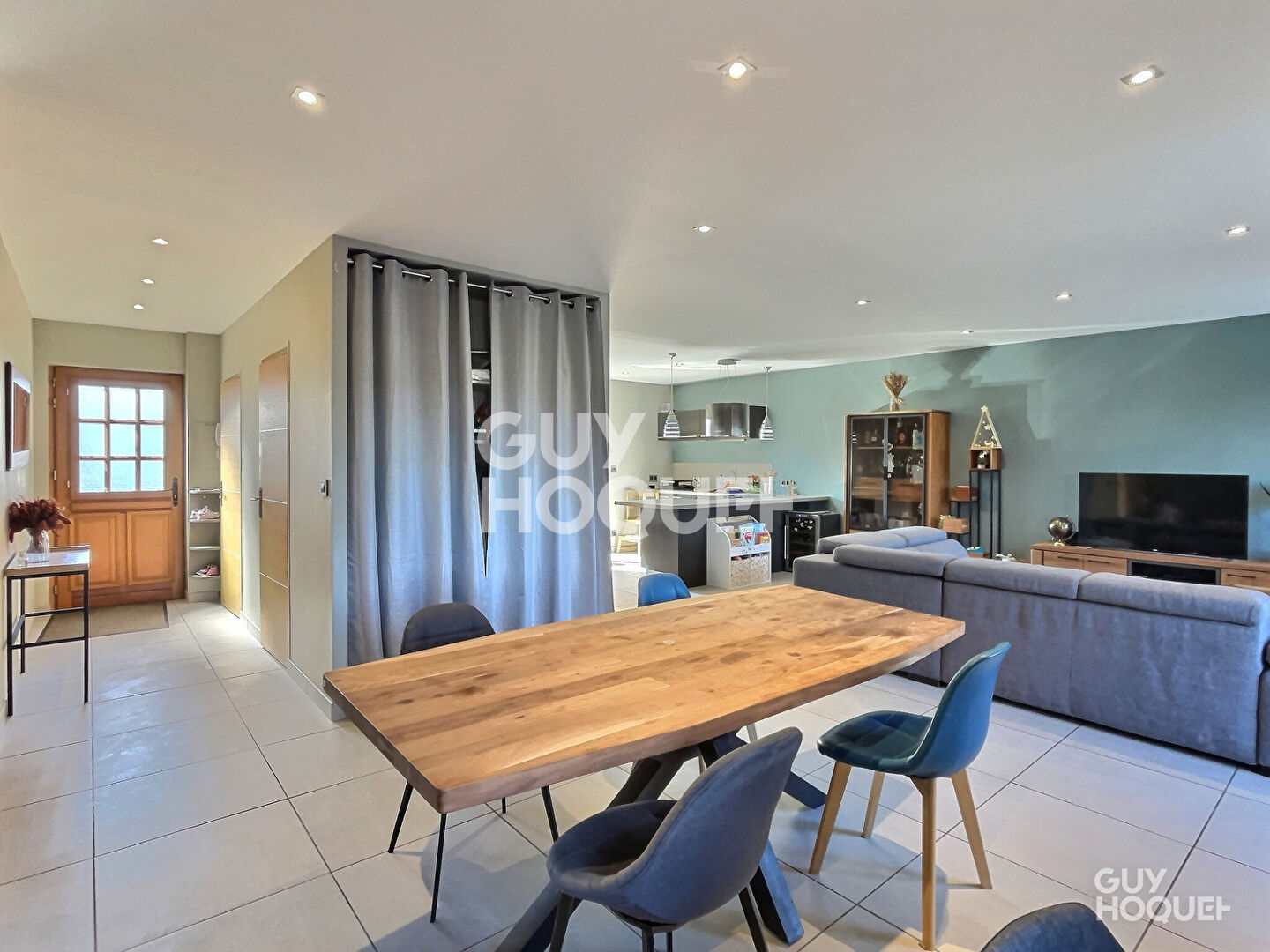 RARE SUR LE SECTEUR  T4 DEUX CHAMBRES DE 87 m² EN REZ-DE-JARDIN AVEC TERRASSES & PISCINE