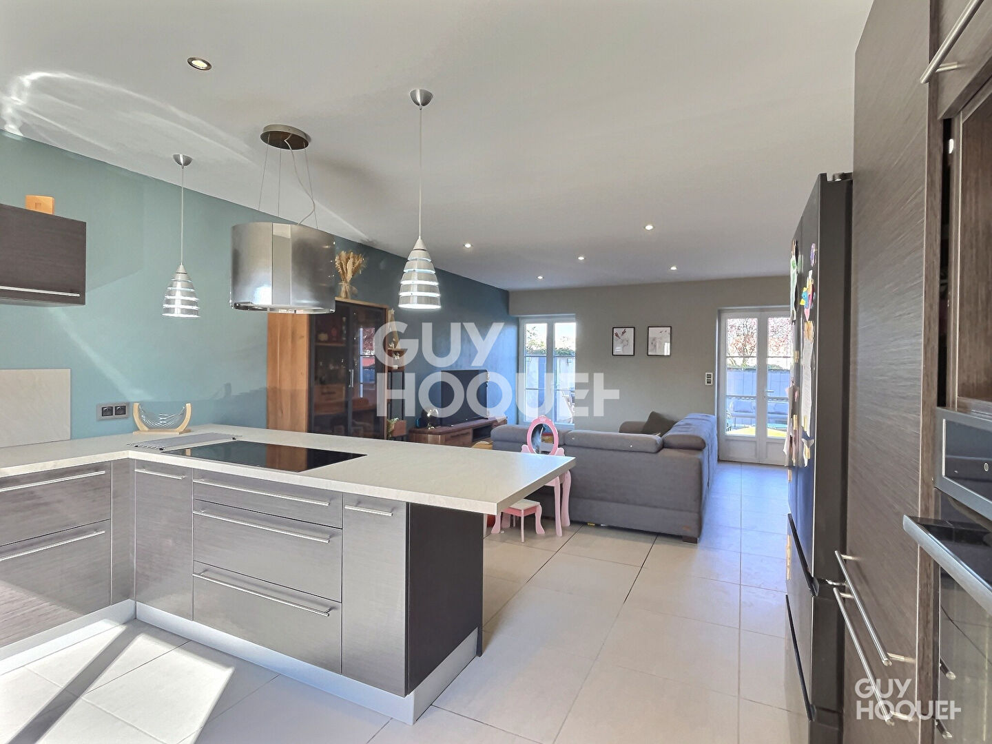 RARE SUR LE SECTEUR  T4 DEUX CHAMBRES DE 87 m² EN REZ-DE-JARDIN AVEC TERRASSES & PISCINE