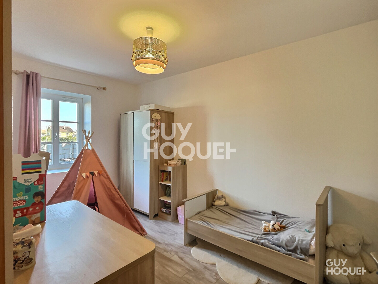 RARE SUR LE SECTEUR  T4 DEUX CHAMBRES DE 87 m² EN REZ-DE-JARDIN AVEC TERRASSES & PISCINE